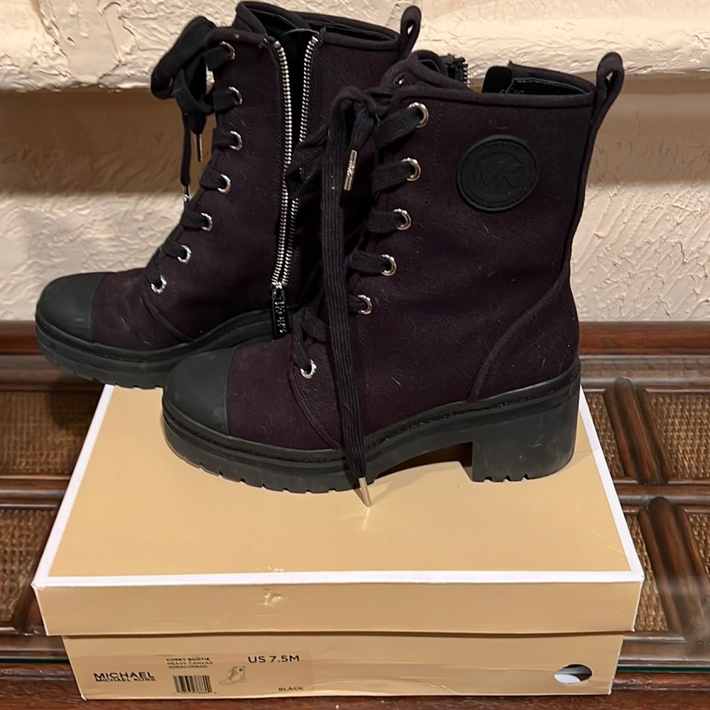 Women’s Michael aKors boots